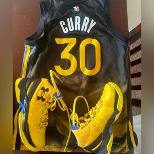 Jersey and shoes. Stephen Curry